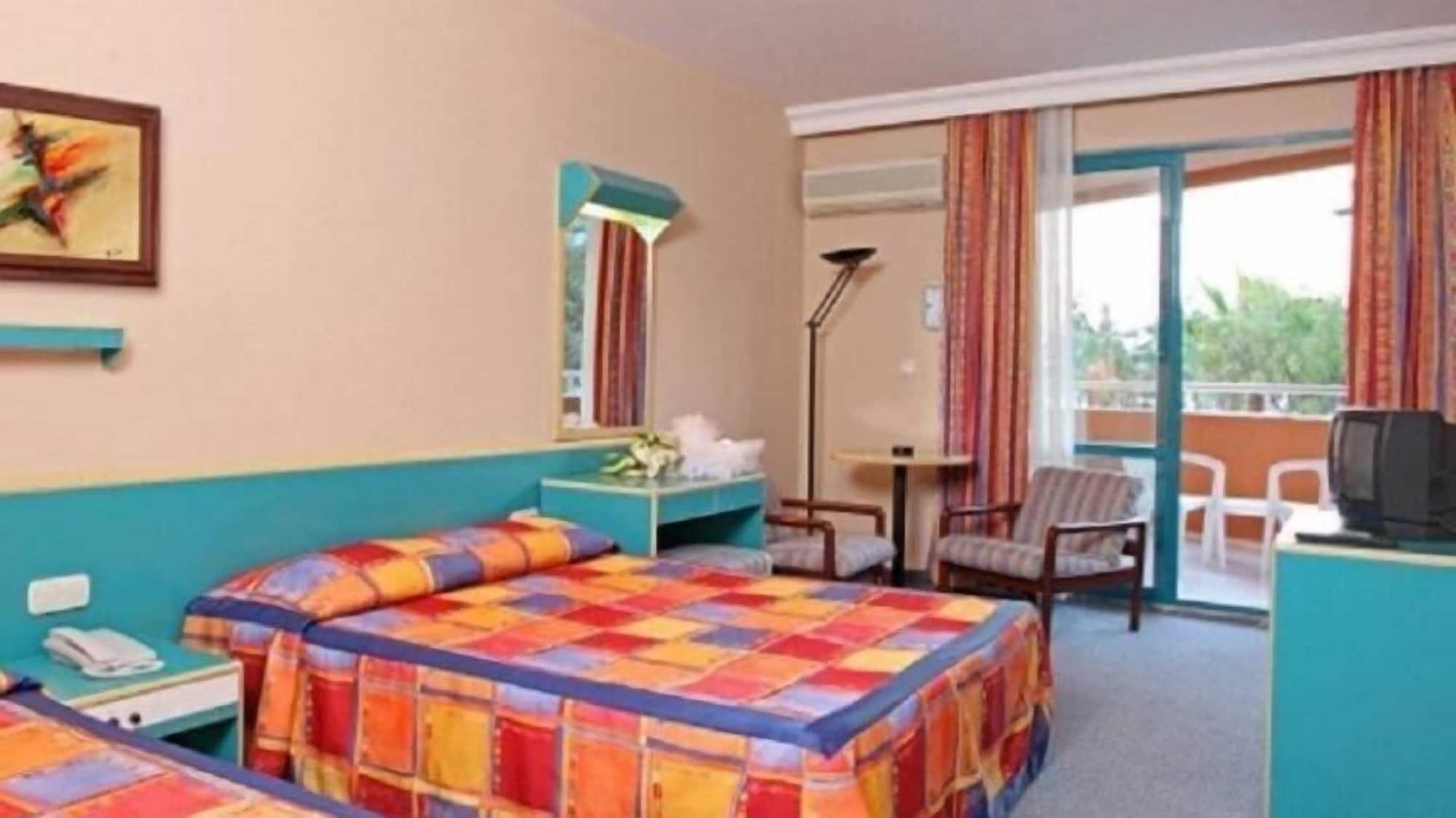 Merlin Beach Park Hotel Tosmur ภายนอก รูปภาพ