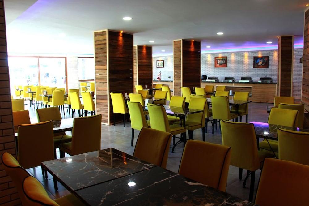Merlin Beach Park Hotel Tosmur ภายนอก รูปภาพ
