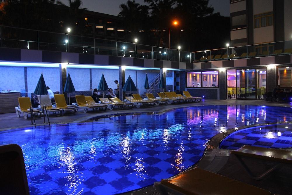 Merlin Beach Park Hotel Tosmur ภายนอก รูปภาพ